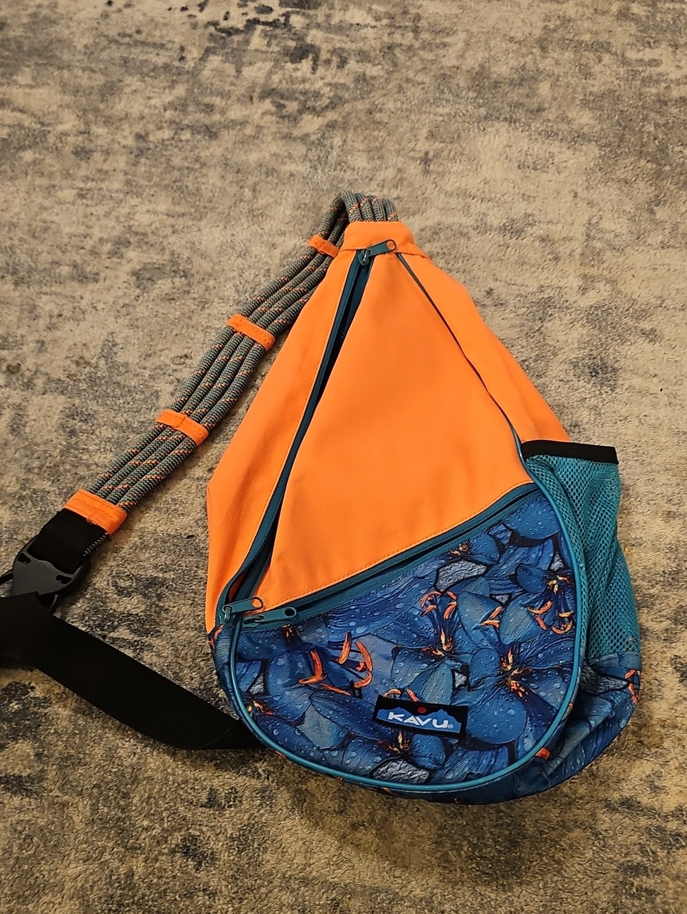 KAVU Paxton Pack Rope Sling Bag in Electric Lily Pattern